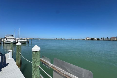 Copropriété à vendre à Madeira Beach, Floride: 2 chambres, 125.42 m2 № 2094564 - photo 28
