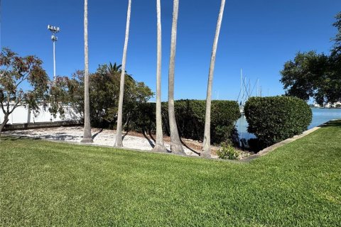 Copropriété à vendre à Madeira Beach, Floride: 2 chambres, 125.42 m2 № 2094564 - photo 27