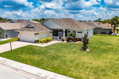 House in Sun City Center, Florida 2 bedrooms, 138.42 sq.m. № 1844431 - photo 2