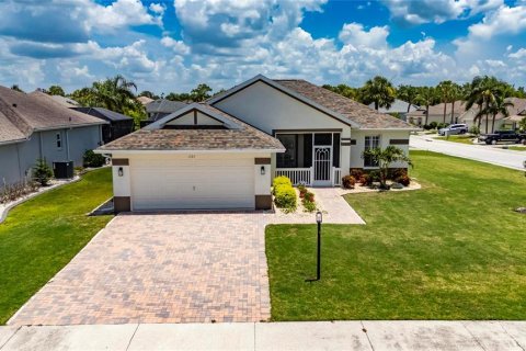 House in Sun City Center, Florida 2 bedrooms, 138.42 sq.m. № 1844431 - photo 1