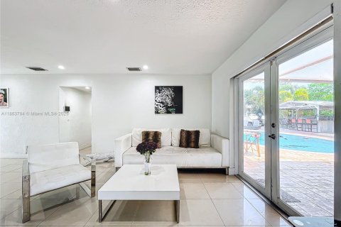 House in Fort Lauderdale, Florida 3 bedrooms, 149.11 sq.m. № 1891252 - photo 6