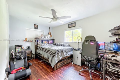 House in Fort Lauderdale, Florida 3 bedrooms, 149.11 sq.m. № 1891252 - photo 11