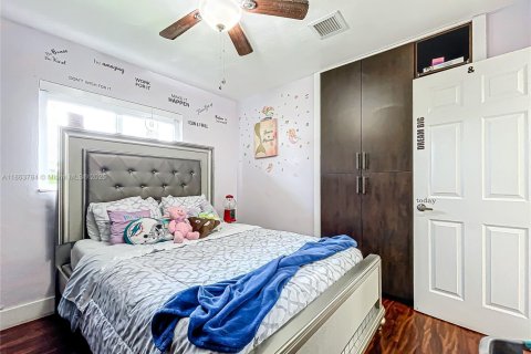 House in Fort Lauderdale, Florida 3 bedrooms, 149.11 sq.m. № 1891252 - photo 8
