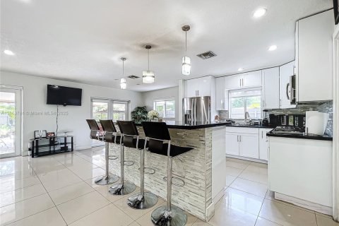 House in Fort Lauderdale, Florida 3 bedrooms, 149.11 sq.m. № 1891252 - photo 2