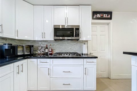 House in Fort Lauderdale, Florida 3 bedrooms, 149.11 sq.m. № 1891252 - photo 4