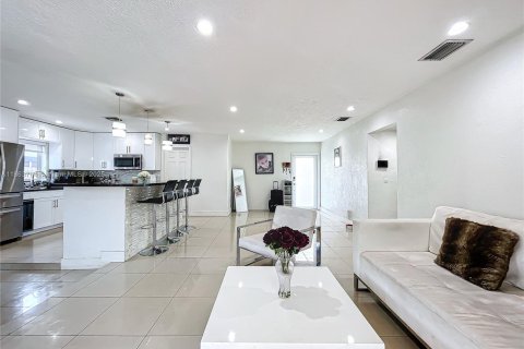 House in Fort Lauderdale, Florida 3 bedrooms, 149.11 sq.m. № 1891252 - photo 7