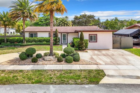 House in Fort Lauderdale, Florida 3 bedrooms, 149.11 sq.m. № 1891252 - photo 1