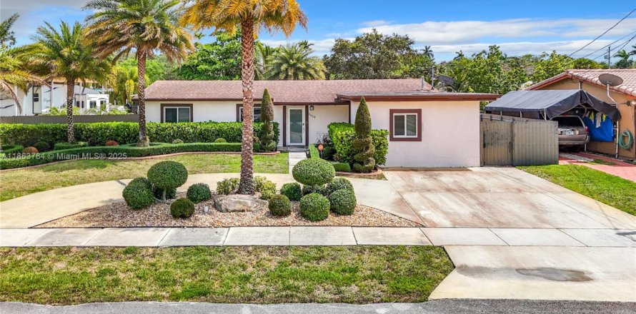House in Fort Lauderdale, Florida 3 bedrooms, 149.11 sq.m. № 1891252