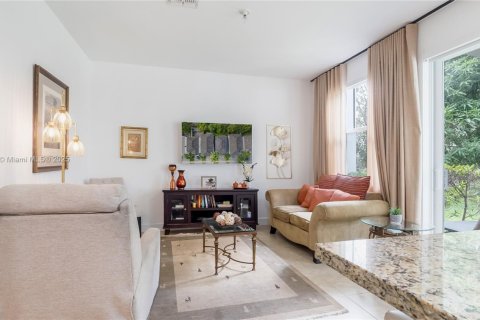 Снять в аренду виллу или дом в Тамарак, Флорида 3 спальни, 152.55м2, № 2018694 - фото 4