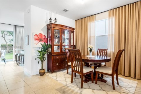 Снять в аренду виллу или дом в Тамарак, Флорида 3 спальни, 152.55м2, № 2018694 - фото 6