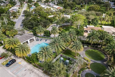 Снять в аренду виллу или дом в Тамарак, Флорида 3 спальни, 152.55м2, № 2018694 - фото 2