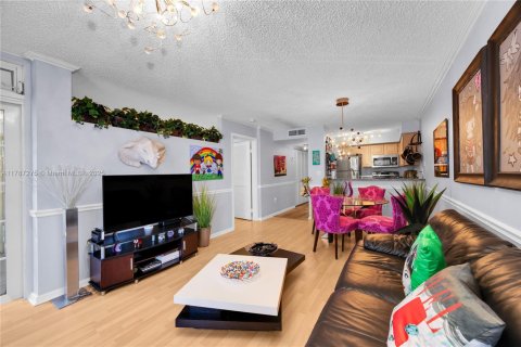Condo in Coral Gables, Florida, 1 bedroom  № 1702088 - photo 4