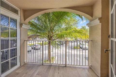 Condo in Coral Gables, Florida, 1 bedroom  № 1702088 - photo 17