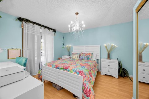 Condo in Coral Gables, Florida, 1 bedroom  № 1702088 - photo 12