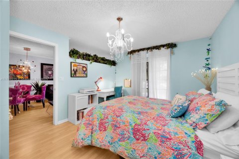 Condo in Coral Gables, Florida, 1 bedroom  № 1702088 - photo 13