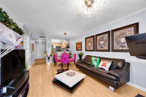 Condo in Coral Gables, Florida, 1 bedroom  № 1702088 - photo 3