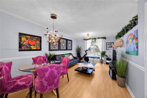 Condo in Coral Gables, Florida, 1 bedroom  № 1702088 - photo 1