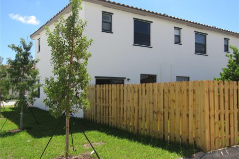 Townhouse in Homestead, Florida 3 bedrooms, 123.37 sq.m. № 1763943 - photo 3