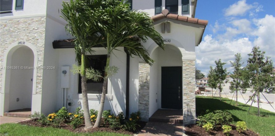Townhouse in Homestead, Florida 3 bedrooms, 123.37 sq.m. № 1763943