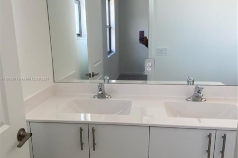 Townhouse in Homestead, Florida 3 bedrooms, 123.37 sq.m. № 1763943 - photo 16