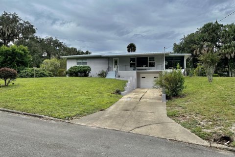 House in Crescent City, Florida 4 bedrooms, 240.52 sq.m. № 772215 - photo 1