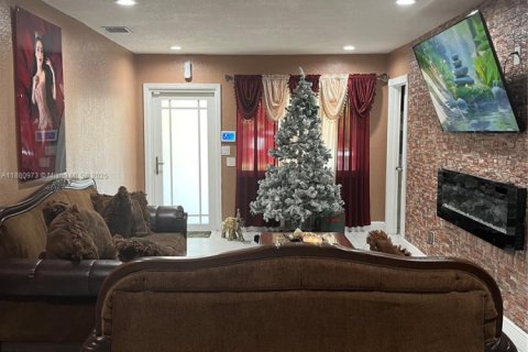 House in Miami, Florida 4 bedrooms, 180.88 sq.m. № 1977804 - photo 16