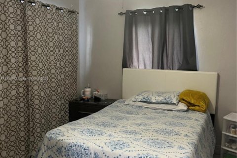 House in Miami, Florida 4 bedrooms, 180.88 sq.m. № 1977804 - photo 24