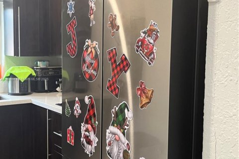 House in Miami, Florida 4 bedrooms, 180.88 sq.m. № 1977804 - photo 15