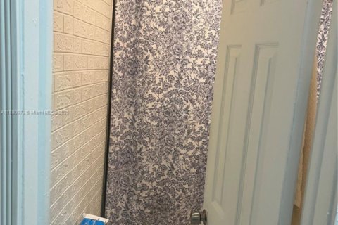 House in Miami, Florida 4 bedrooms, 180.88 sq.m. № 1977804 - photo 29