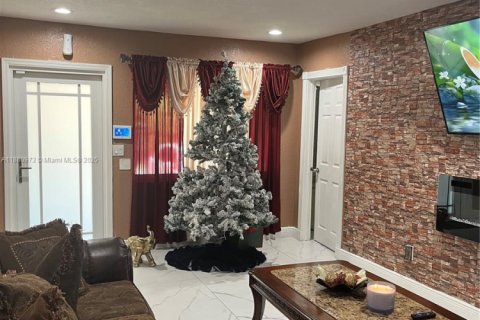 House in Miami, Florida 4 bedrooms, 180.88 sq.m. № 1977804 - photo 20