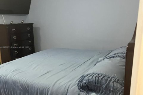 House in Miami, Florida 4 bedrooms, 180.88 sq.m. № 1977804 - photo 23