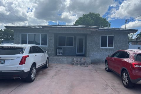 House in Miami, Florida 4 bedrooms, 180.88 sq.m. № 1977804