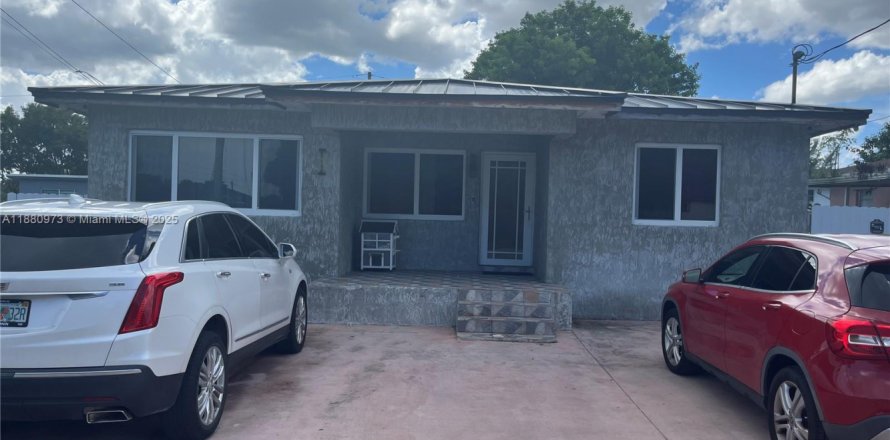 House in Miami, Florida 4 bedrooms, 180.88 sq.m. № 1977804