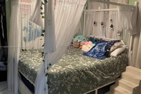 House in Miami, Florida 4 bedrooms, 180.88 sq.m. № 1977804 - photo 10