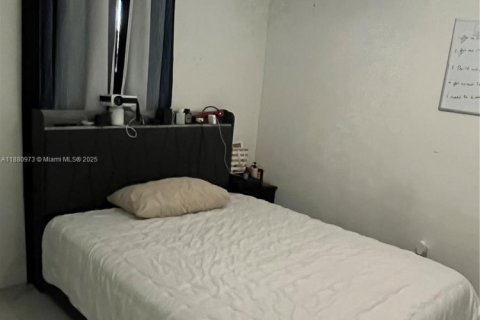 House in Miami, Florida 4 bedrooms, 180.88 sq.m. № 1977804 - photo 14