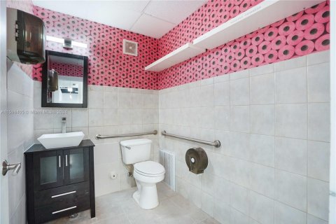 Oficina en alquiler en Doral, Florida № 1210500 - foto 1