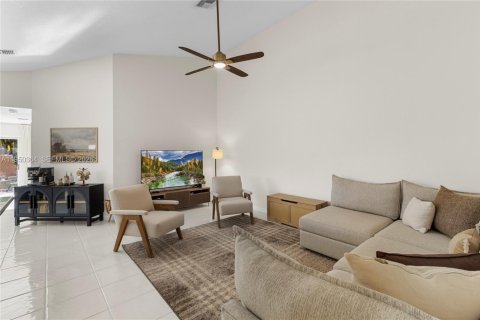 Купить виллу или дом в Делрей-Бич, Флорида 2 спальни, 129.51м2, № 2007156 - фото 8