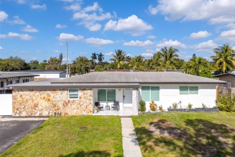 Casa en venta en Plantation, Florida, 3 dormitorios, 125.6 m2 № 1994746 - foto 1