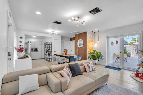 Casa en venta en Plantation, Florida, 3 dormitorios, 125.6 m2 № 1994746 - foto 7