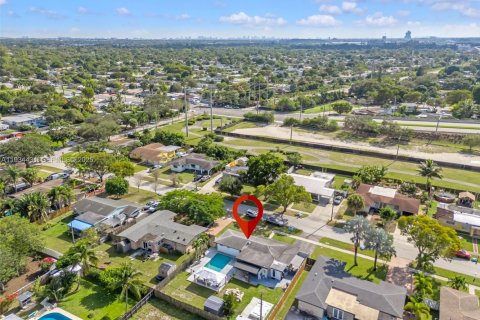 Casa en venta en Plantation, Florida, 3 dormitorios, 125.6 m2 № 1994746 - foto 30