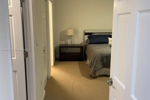 Condo in Miami, Florida, 3 bedrooms  № 1846235 - photo 9