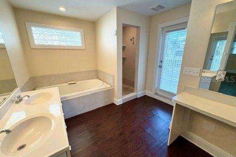 Casa en alquiler en Tampa, Florida, 4 dormitorios, 207.92 m2 № 1570437 - foto 26