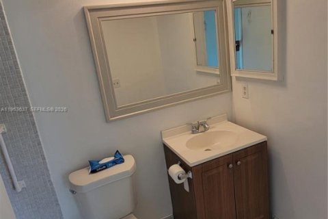 Condo in Boca Raton, Florida, 1 bedroom  № 2008149 - photo 7