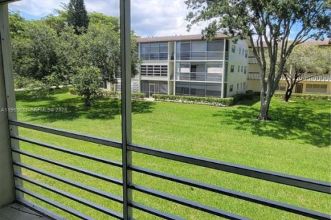 Condo in Boca Raton, Florida, 1 bedroom  № 2008149 - photo 9