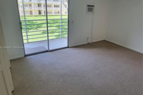 Condo in Boca Raton, Florida, 1 bedroom  № 2008149 - photo 10