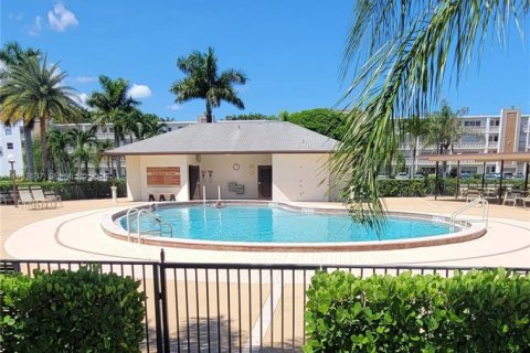 Condo in Boca Raton, Florida, 1 bedroom  № 2008149 - photo 16