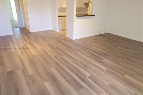 Condo in Boca Raton, Florida, 1 bedroom  № 2008149 - photo 3