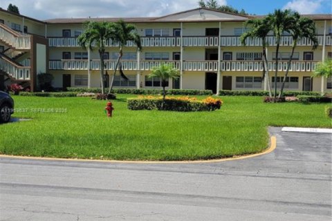 Condo in Boca Raton, Florida, 1 bedroom  № 2008149 - photo 15