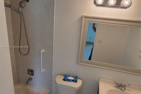 Condo in Boca Raton, Florida, 1 bedroom  № 2008149 - photo 6