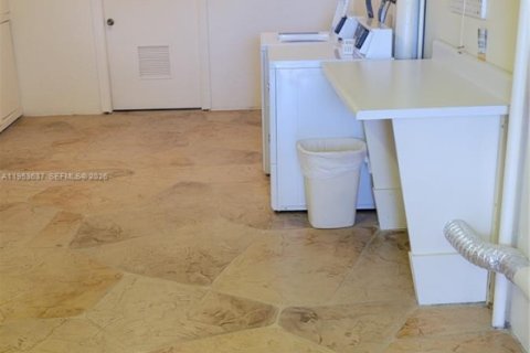 Condo in Boca Raton, Florida, 1 bedroom  № 2008149 - photo 13